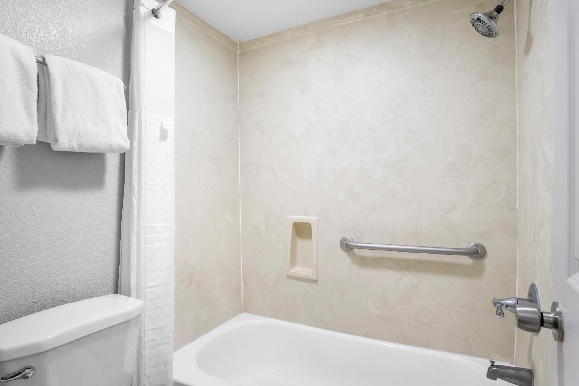 Rodeway Inn Waco Bagian luar foto